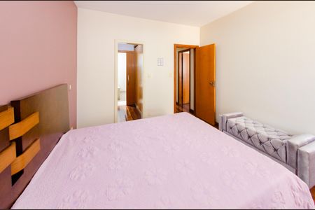 Apartamento à venda com 155m², 4 quartos e 3 vagasSuíte 2