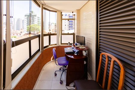 Apartamento à venda com 155m², 4 quartos e 3 vagasVaranda suíte 2