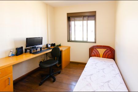 Apartamento à venda com 155m², 4 quartos e 3 vagasQuarto 2