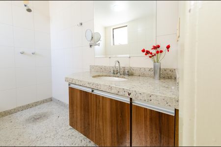 Apartamento à venda com 155m², 4 quartos e 3 vagasBanheiro suíte 2