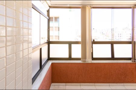 Apartamento à venda com 155m², 4 quartos e 3 vagasVaranda suíte 2