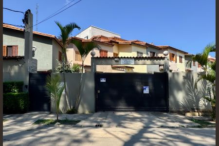 Casa de condomínio à venda com 130m², 3 quartos e 2 vagas Casa de condomínio à venda com 130m², 3 quartos e 2 vagasFachada