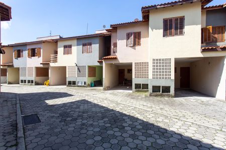 Casa de condomínio à venda com 130m², 3 quartos e 2 vagas Casa de condomínio à venda com 130m², 3 quartos e 2 vagasÁrea Externa
