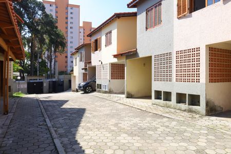Casa de condomínio à venda com 130m², 3 quartos e 1 vagaÁrea comum