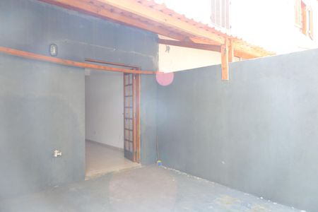 Casa de condomínio à venda com 130m², 3 quartos e 1 vagaQuintal