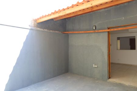 Casa de condomínio à venda com 130m², 3 quartos e 1 vagaQuintal