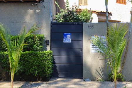 Casa de condomínio à venda com 130m², 3 quartos e 1 vagaPlaca instala no portão do condomínio - Código da placa IYJT-50