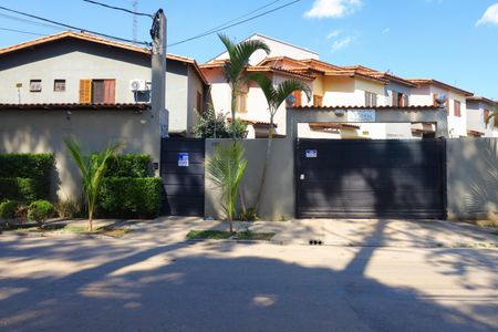 Casa de condomínio à venda com 130m², 3 quartos e 1 vagaFachada do condomínio 