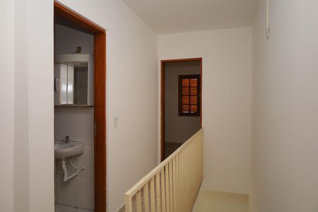 Casa de condomínio à venda com 130m², 3 quartos e 1 vagaEspaço entre quartos