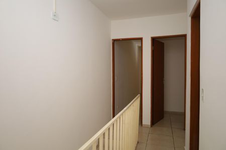 Casa de condomínio à venda com 130m², 3 quartos e 1 vagaEspaço entre quartos