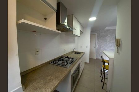 Cozinha  de apartamento para alugar com 2 quartos, 49m² em Humaitá, Porto Alegre
