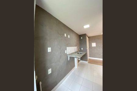 Cozinha  de apartamento para alugar com 2 quartos, 49m² em Humaitá, Porto Alegre