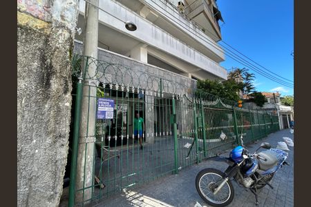 Apartamento para alugar com 72m², 2 quartos e 1 vagaFachada + plaquinha