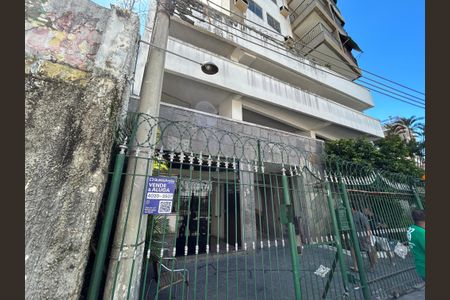 Apartamento para alugar com 72m², 2 quartos e 1 vagaFachada + plaquinha