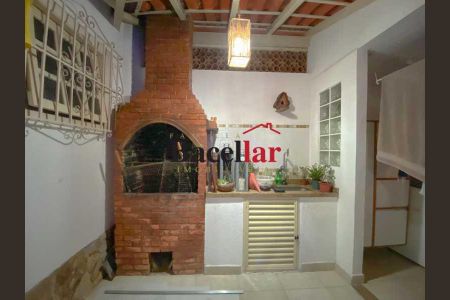 Casa de condomínio à venda com 150m², 3 quartos e 1 vaga