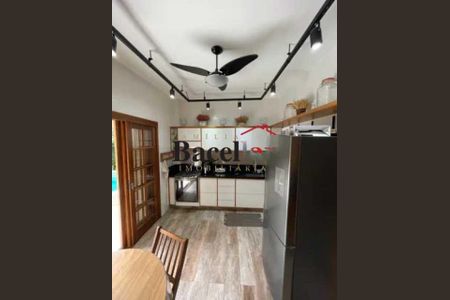 Casa de condomínio à venda com 150m², 3 quartos e 1 vaga