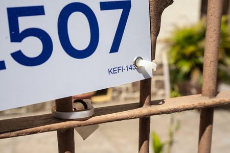 Plaquinha Instalada código KEFI-143 de apartamento à venda com 3 quartos, 78m² em Floresta, Porto Alegre