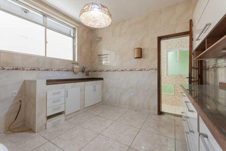 Casa à venda com 96m², 3 quartos e 1 vaga