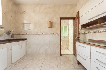 Casa à venda com 96m², 3 quartos e 1 vaga