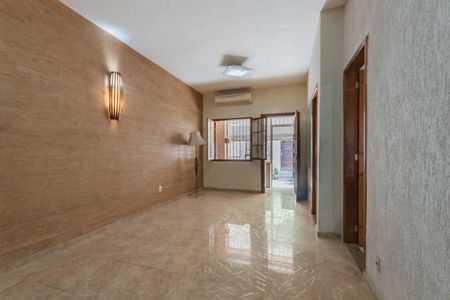 Casa à venda com 96m², 3 quartos e 1 vaga