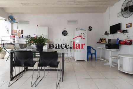Casa à venda com 257m², 3 quartos e 1 vaga