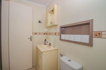 Banheiro de apartamento à venda com 1 quarto, 41m² em Passo D’areia, Porto Alegre