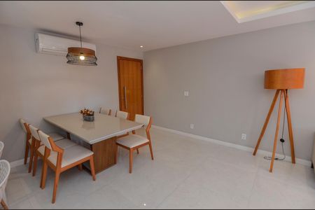 Apartamento à venda com 127m², 2 quartos e 1 vaga Apartamento à venda com 127m², 2 quartos e 1 vagaSala