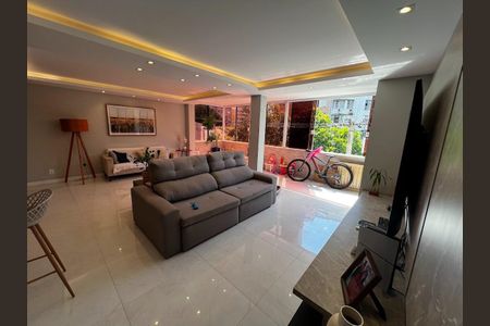 Apartamento à venda com 127m², 2 quartos e 1 vaga Apartamento à venda com 127m², 2 quartos e 1 vagaSala