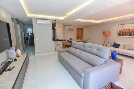 Apartamento à venda com 127m², 2 quartos e 1 vaga Apartamento à venda com 127m², 2 quartos e 1 vagaSala