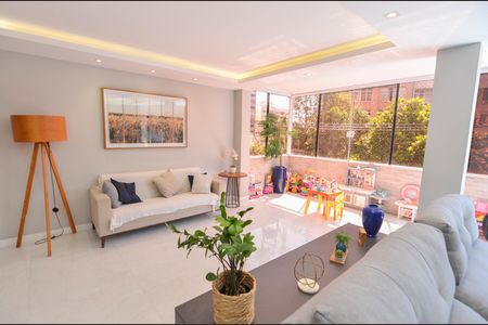 Apartamento à venda com 127m², 2 quartos e 1 vaga Apartamento à venda com 127m², 2 quartos e 1 vagaSala