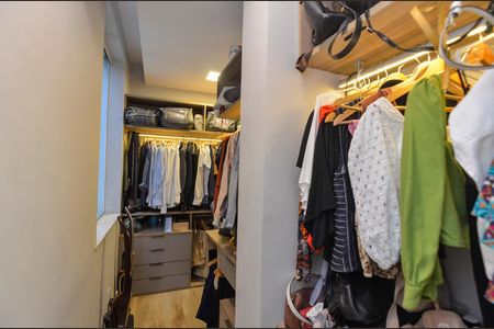 Apartamento à venda com 127m², 2 quartos e 1 vaga Apartamento à venda com 127m², 2 quartos e 1 vagaCloset da Suíte