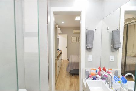 Apartamento à venda com 127m², 2 quartos e 1 vaga Apartamento à venda com 127m², 2 quartos e 1 vagaBanheiro da Suíte