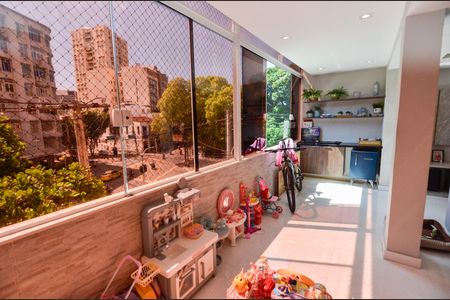 Apartamento à venda com 127m², 2 quartos e 1 vaga Apartamento à venda com 127m², 2 quartos e 1 vagaSala