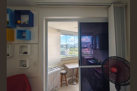 Sala de apartamento para alugar com 1 quarto, 57m² em Barra da Tijuca, Rio de Janeiro