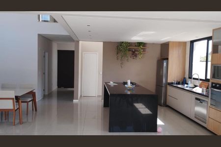 Casa à venda com 303m², 3 quartos e 4 vagas Casa à venda com 303m², 3 quartos e 4 vagasFoto 22