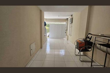 Casa de condomínio à venda com 121m², 2 quartos e 1 vaga