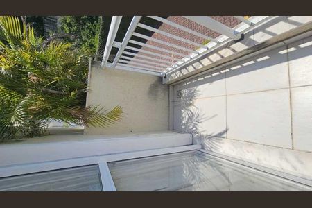 Casa de condomínio à venda com 121m², 2 quartos e 1 vaga