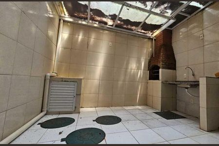 Casa de condomínio à venda com 121m², 2 quartos e 1 vaga