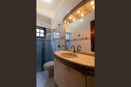 Casa à venda com 200m², 3 quartos e 2 vagas Casa à venda com 200m², 3 quartos e 2 vagasBanheiro