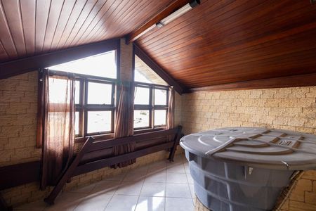 Casa à venda com 200m², 3 quartos e 2 vagas Casa à venda com 200m², 3 quartos e 2 vagasSótão