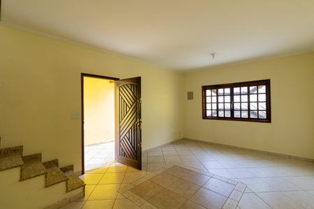 Casa à venda com 200m², 3 quartos e 2 vagas Casa à venda com 200m², 3 quartos e 2 vagasSala