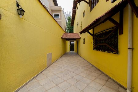 Casa à venda com 200m², 3 quartos e 2 vagas Casa à venda com 200m², 3 quartos e 2 vagasQuintal