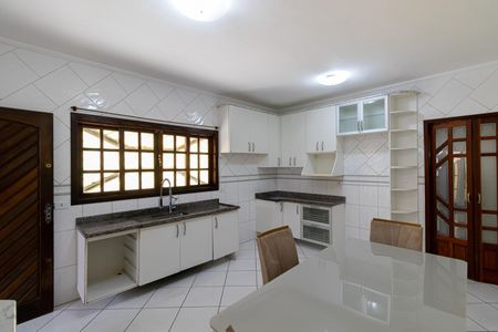 Casa à venda com 200m², 3 quartos e 2 vagas Casa à venda com 200m², 3 quartos e 2 vagasCozinha