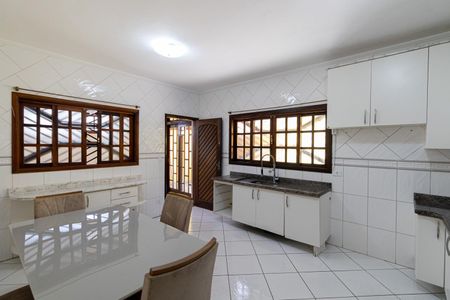 Casa à venda com 200m², 3 quartos e 2 vagas Casa à venda com 200m², 3 quartos e 2 vagasCozinha