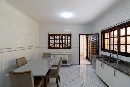 Casa à venda com 200m², 3 quartos e 2 vagas Casa à venda com 200m², 3 quartos e 2 vagasCozinha