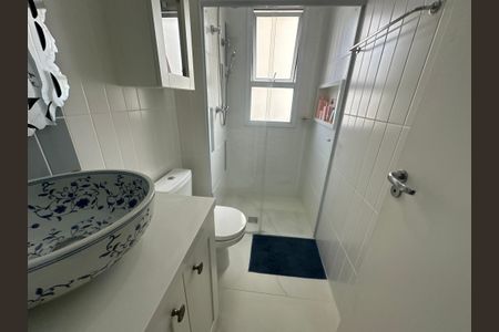 Apartamento à venda com 70m², 2 quartos e 2 vagas Apartamento à venda com 70m², 2 quartos e 2 vagasBanheiro da Suíte