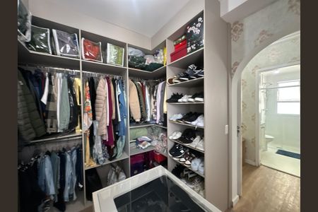 Apartamento à venda com 70m², 2 quartos e 2 vagas Apartamento à venda com 70m², 2 quartos e 2 vagasCloset da suíte