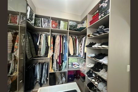 Apartamento à venda com 70m², 2 quartos e 2 vagas Apartamento à venda com 70m², 2 quartos e 2 vagasCloset da suíte