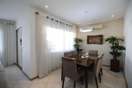 Casa de condomínio à venda com 315m², 6 quartos e 2 vagasSala