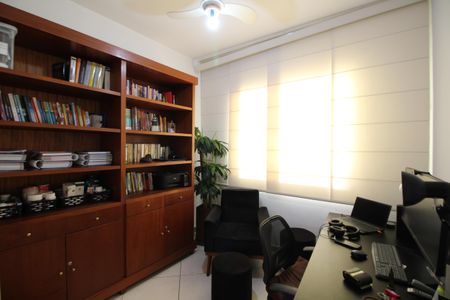 Casa de condomínio à venda com 315m², 6 quartos e 2 vagasQuarto 1